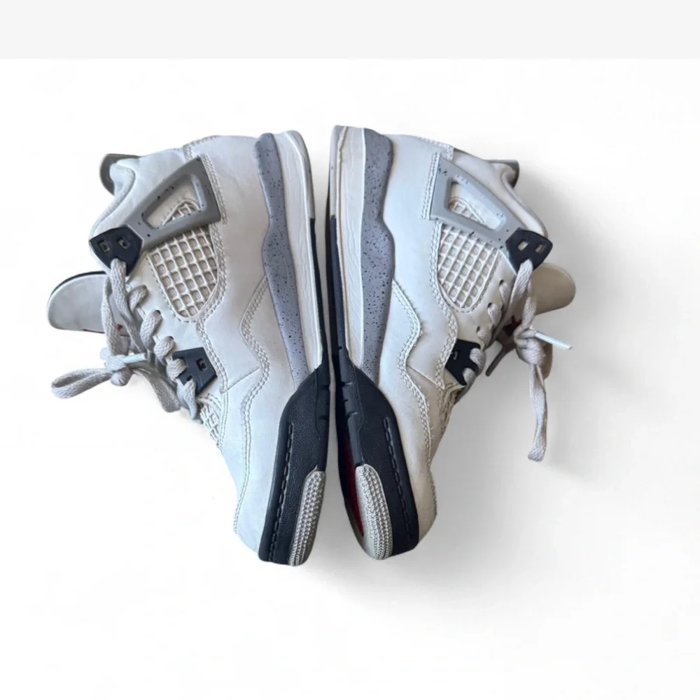 Jordan 4 white cement kids SIZE 2Y - Picture 2 of 4
